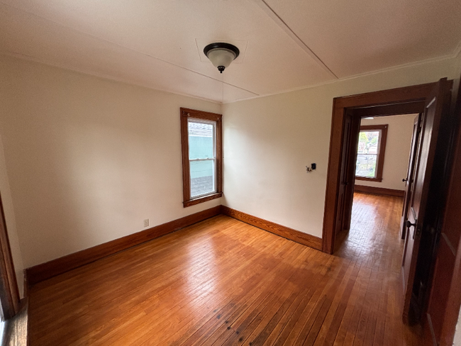 Building Photo - 356 S Edwards Ave