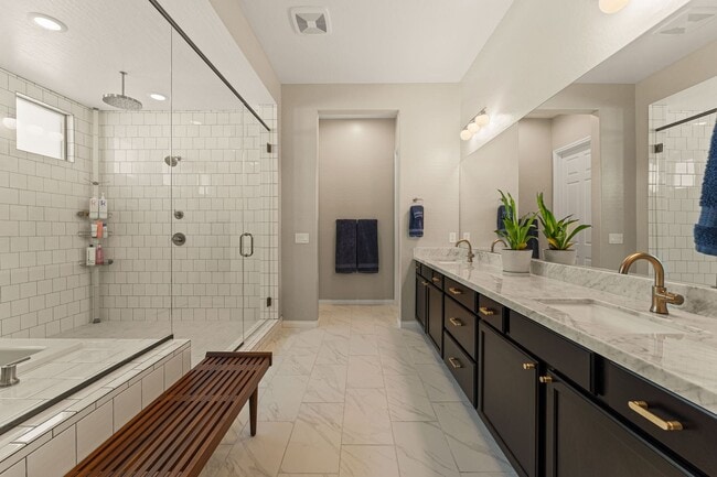 Building Photo - Stunning 5-Bedroom, 4.5-Bath Home in the S...