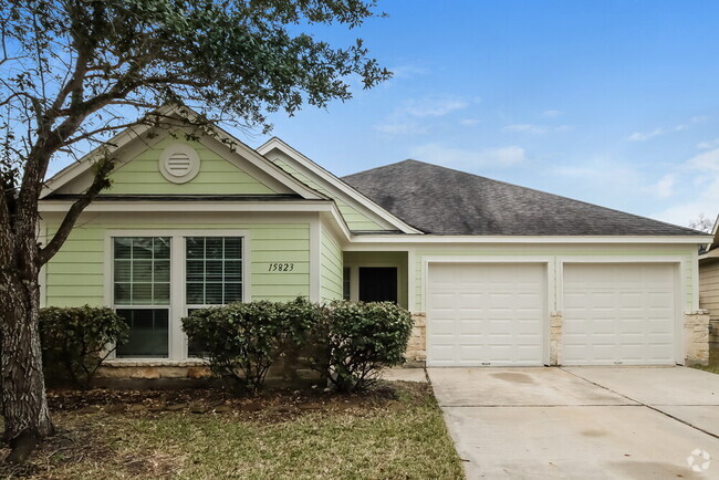 Building Photo - 15823 Scenic Water Dr