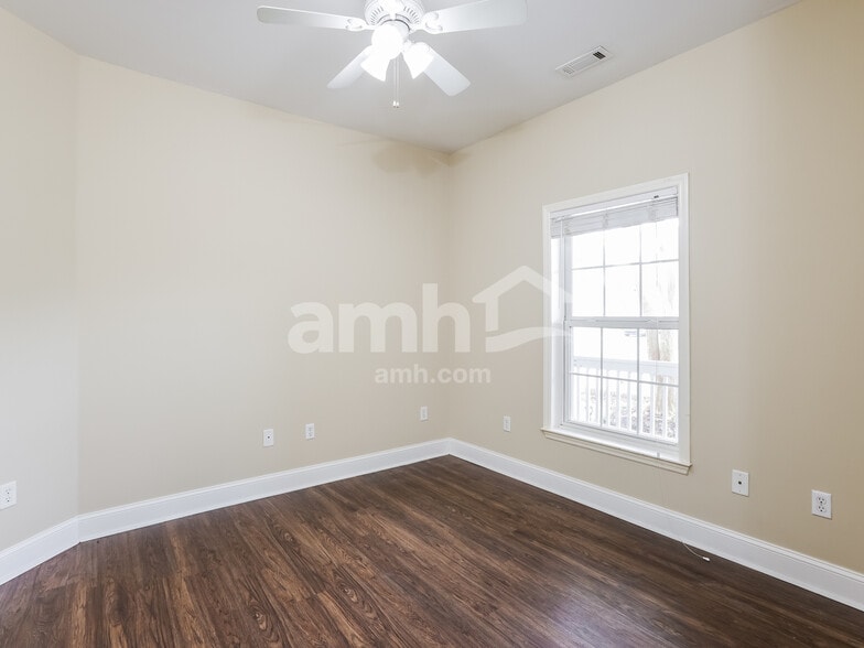 Building Photo - 41 Wintergreen Dr