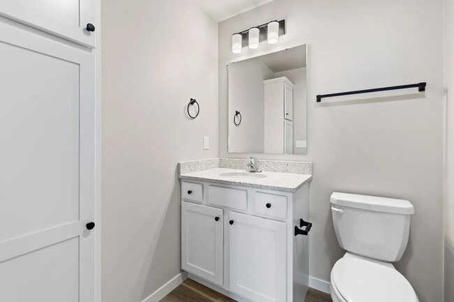 Building Photo - Beautiful Spacious Newly Built Townhome