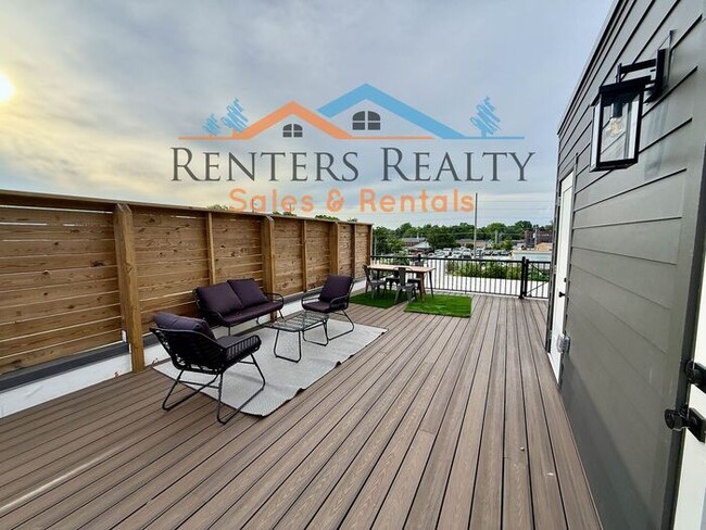 Building Photo - Stunning 3 Bedroom with Rooftop Terrace