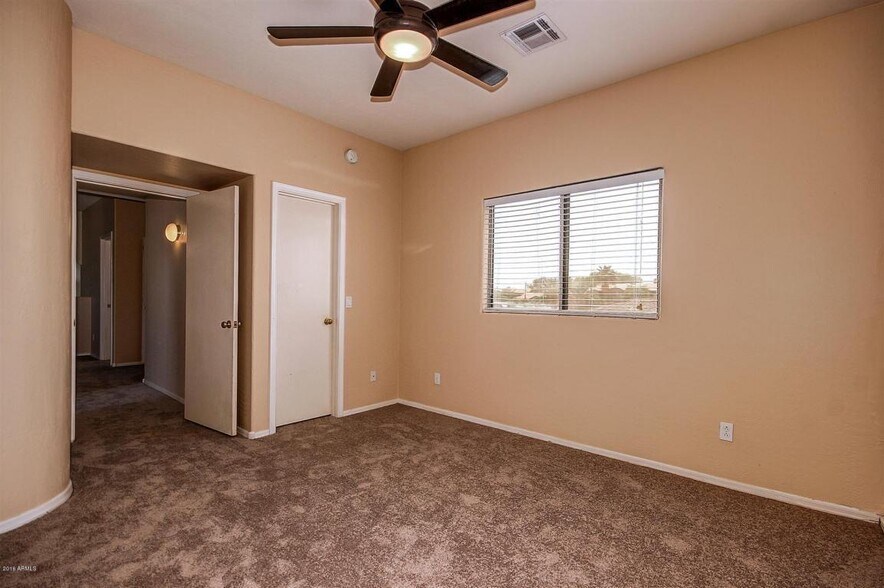 Building Photo - 2027 E University Dr