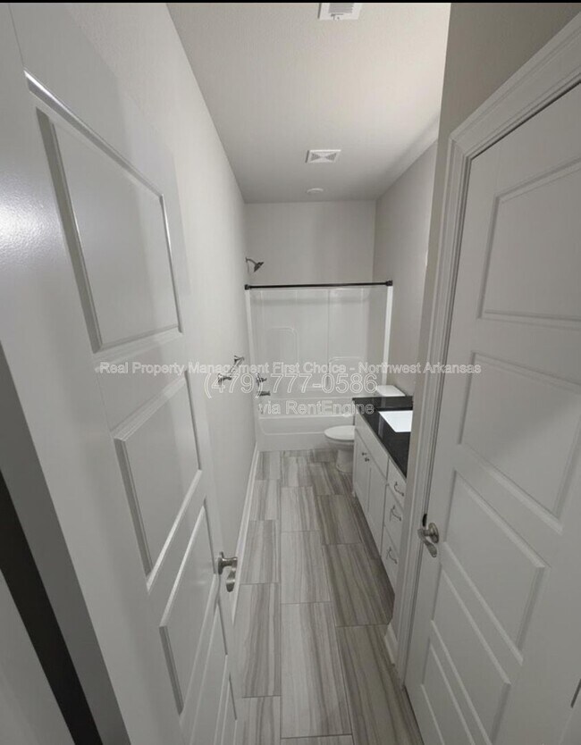 Building Photo - 431 Linda Ln