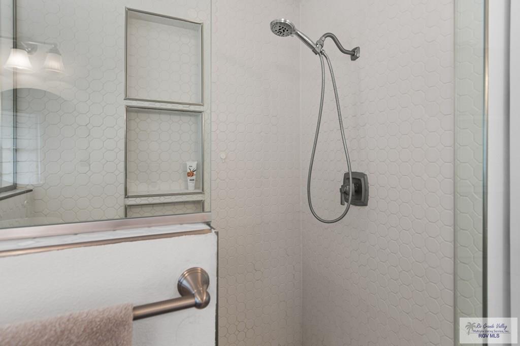 Building Photo - 4722 Beaver Pond Dr