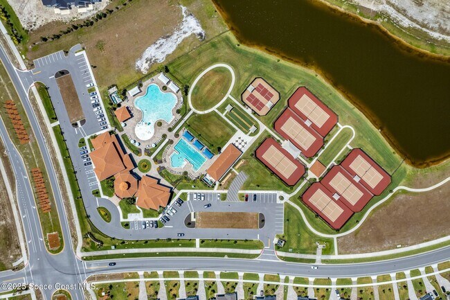 Building Photo - 8499 Serrano Cir