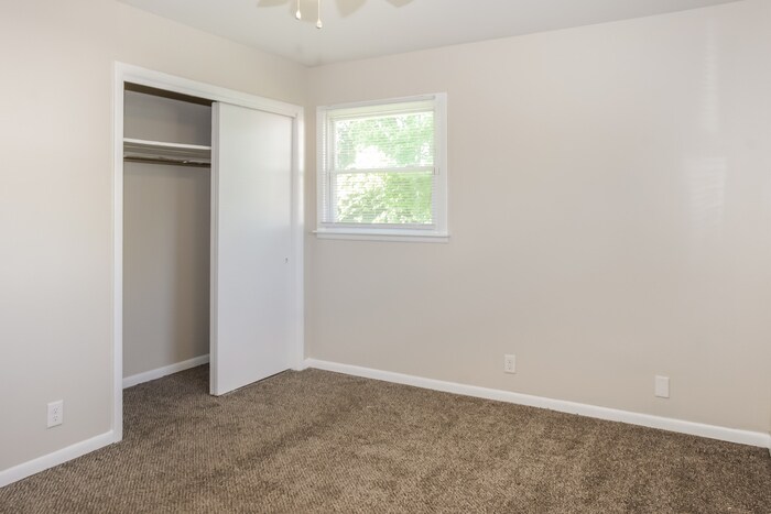 Building Photo - 2855 Greenside Dr NW