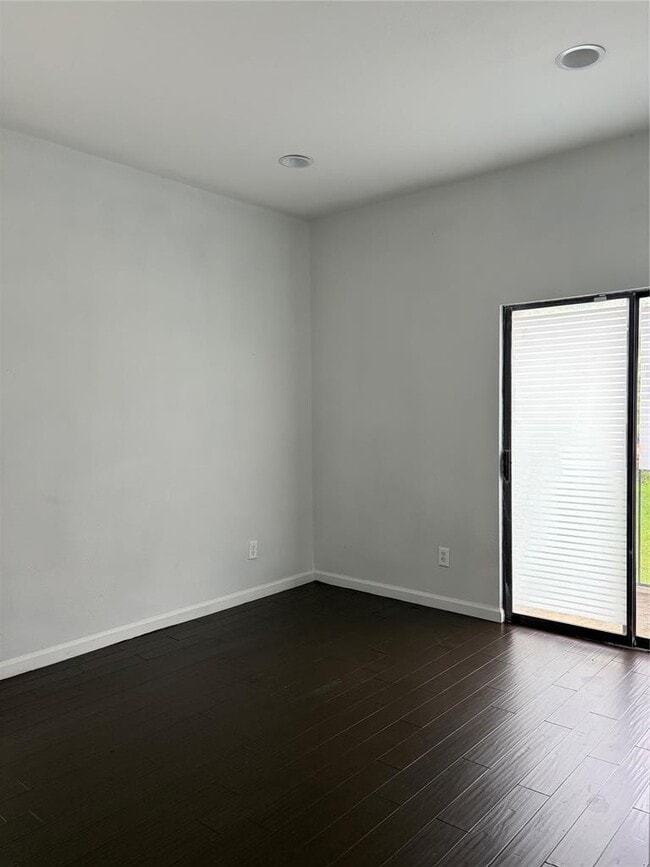 Building Photo - 3101 Birch Dr