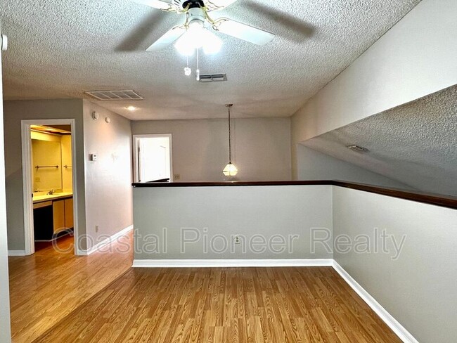 Building Photo - 6120 Silkdale Ct