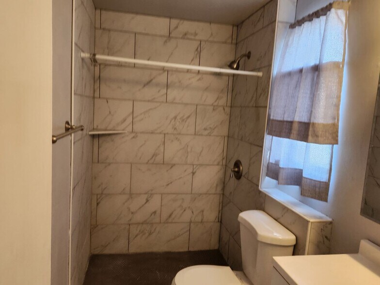 Building Photo - 1517 W Thomas Rd