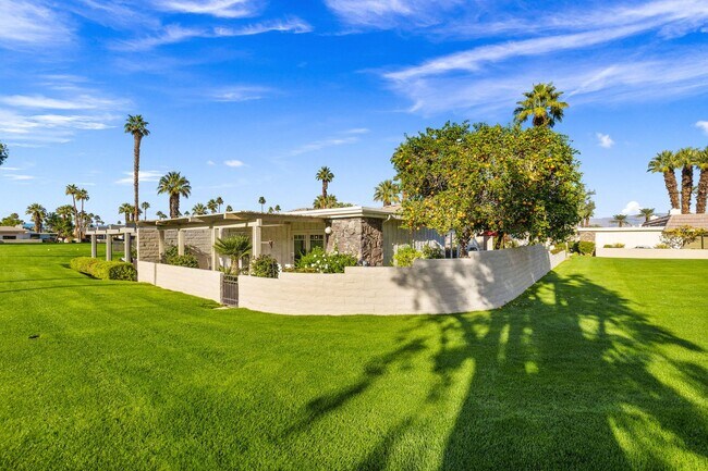 Building Photo - Luxury Golf Course Retreat in Indian Wells