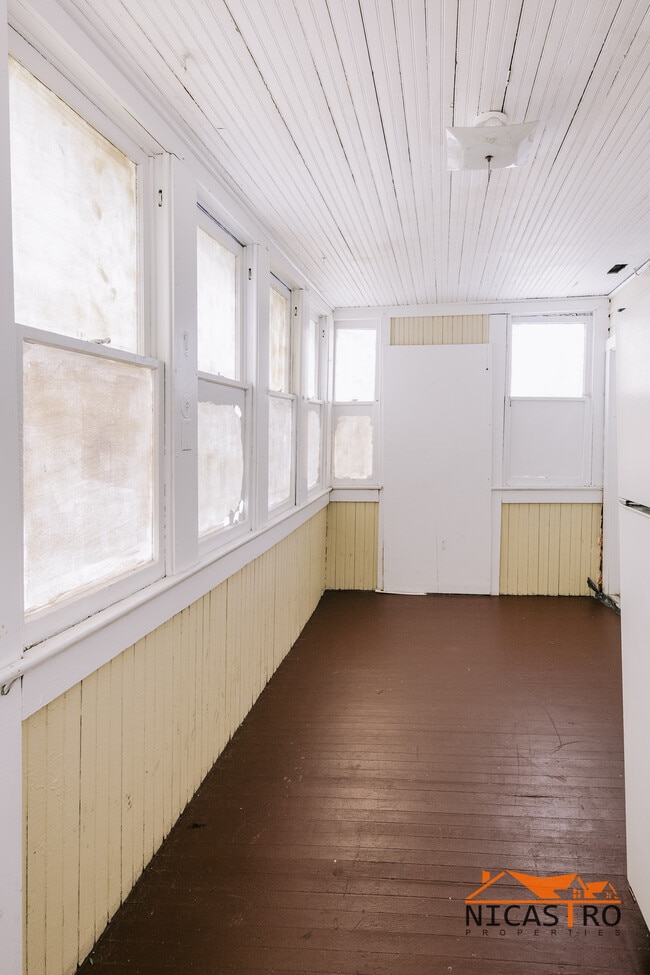 Building Photo - 1600 N 4th St