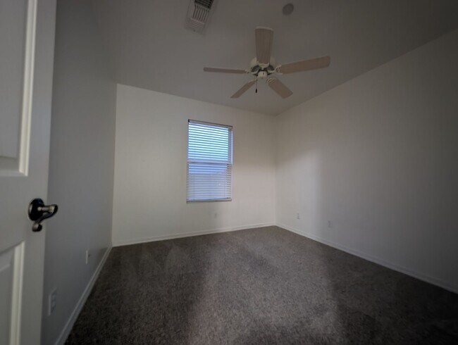 Building Photo - 4 Bedroom and 2.5 Bath Rental