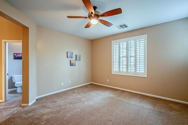 Building Photo - 15370 W Bloomfield Rd