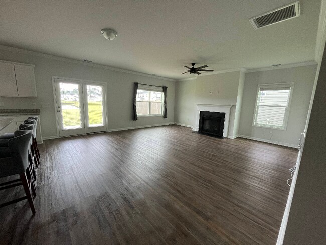 Building Photo - 125 Percheron Dr