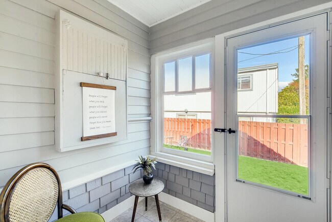 Building Photo - Stadium Home N Tacoma