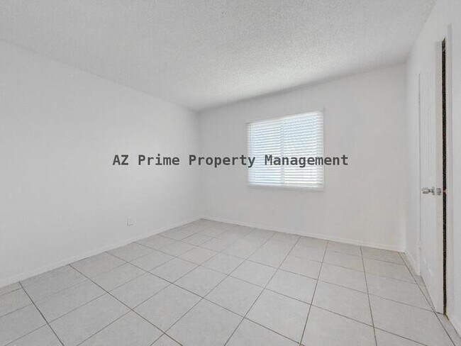 Building Photo - 1455 N 53rd Dr