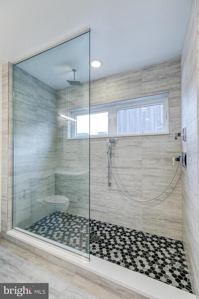 Building Photo - Northern Liberties Townhome with Parking