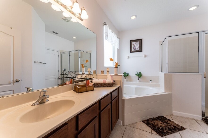 Building Photo - 5237 Oakbourne Ave