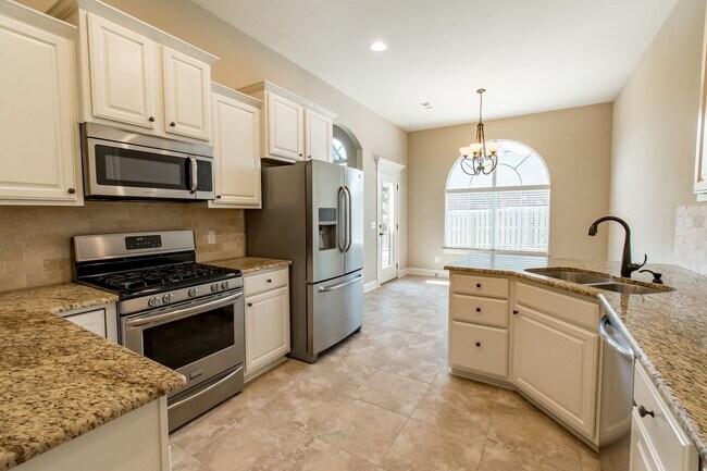Building Photo - Like New 3 Bedroom Home near Stonebridge M...