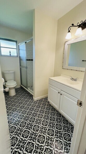 Building Photo - 6831 Eastview Dr