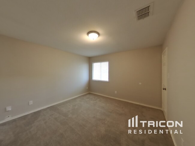 Building Photo - 10411 Trotters Bay