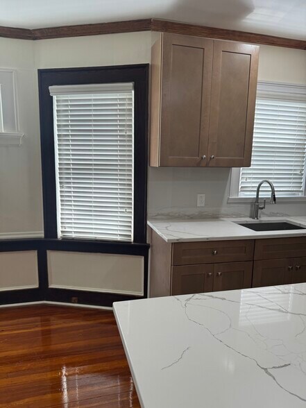 Building Photo - 102 Riggs Pl