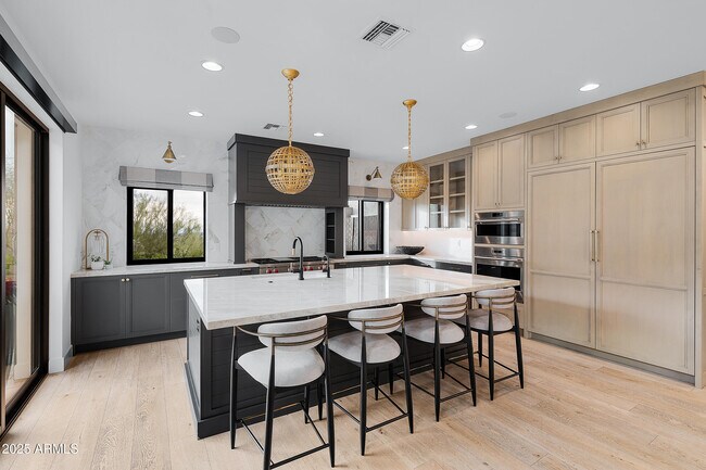 Building Photo - 5841 N Echo Canyon Cir