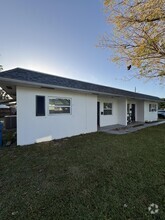 Building Photo - 706 W Mango St