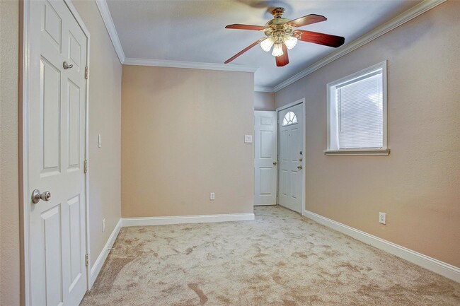 Building Photo - 315 W Saulnier St