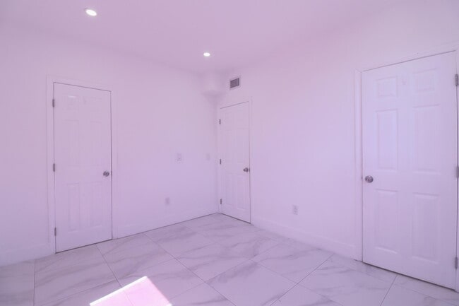 Building Photo - 3025 NW 8th Ave