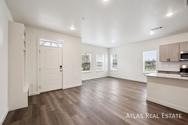 Building Photo - 653 Coney Aly