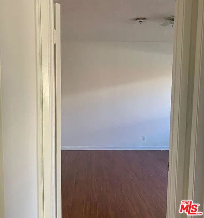 Building Photo - 832 S Gramercy Pl