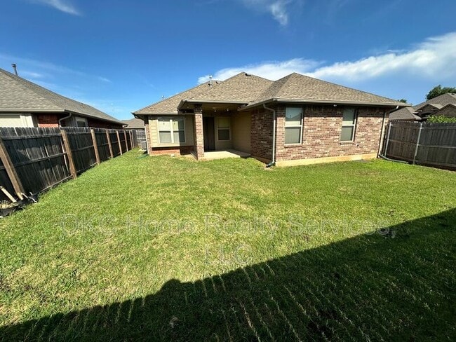 Building Photo - 12001 Chisholm Village Dr