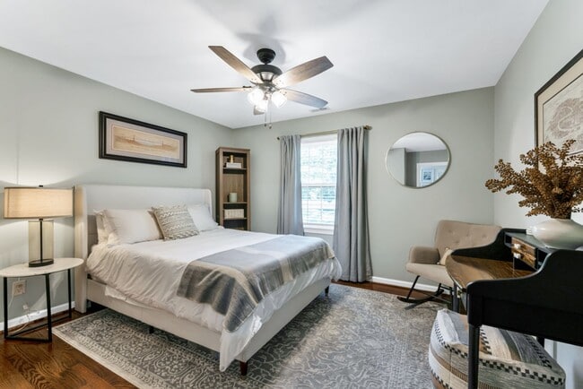 Building Photo - A rare estate-style rental in Thoroughgood