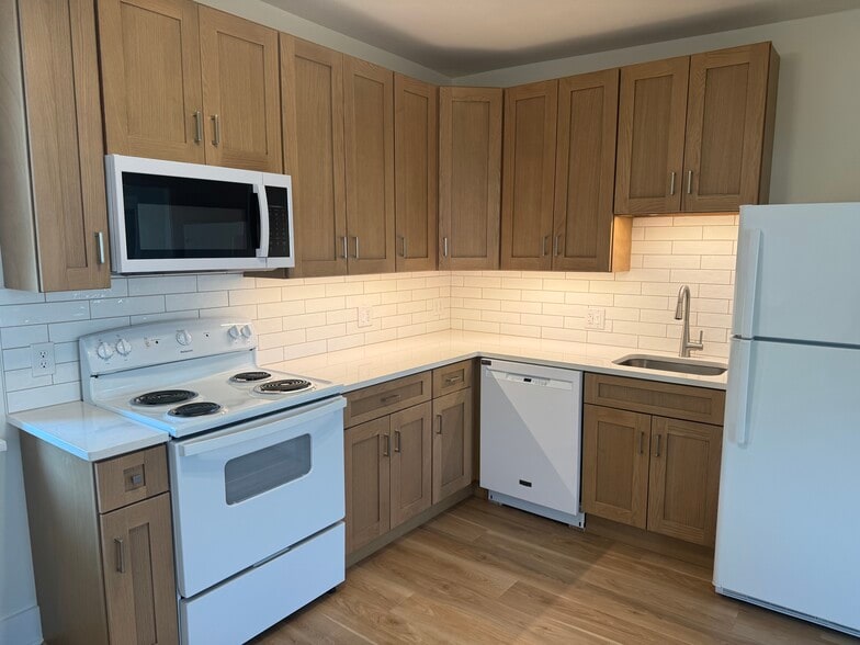 Building Photo - 137 S Market Ave