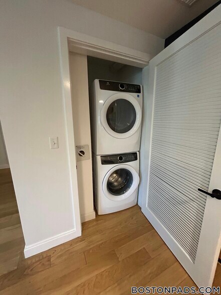 Building Photo - 83 Gardner St