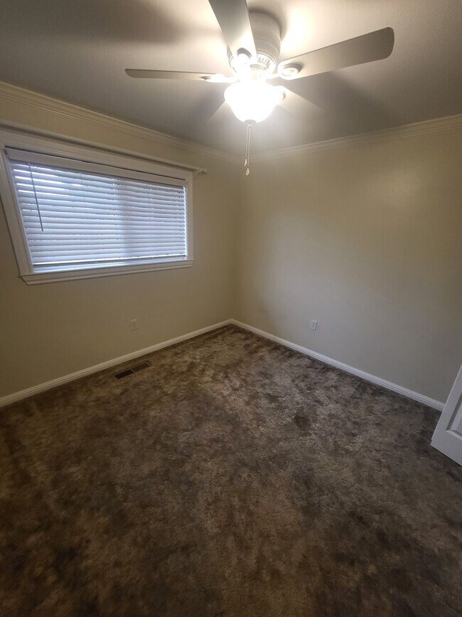 Building Photo - 1551 Rolling Hills Dr