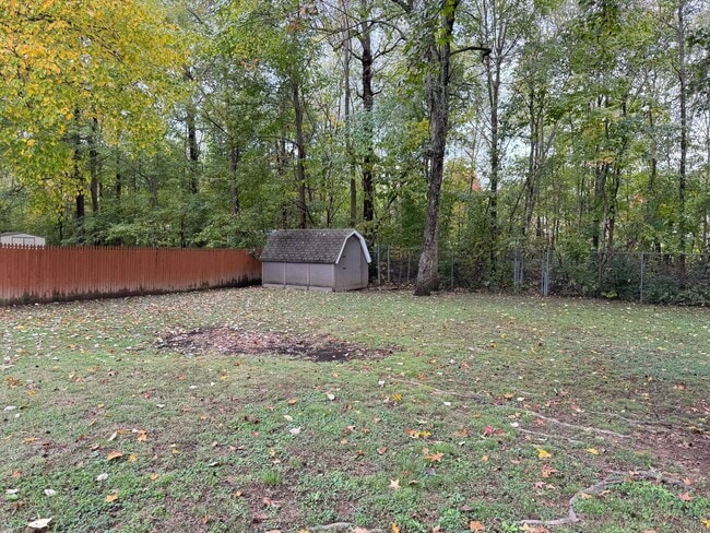 Building Photo - Sango! Partial Brick home with 3 bedrooms,...