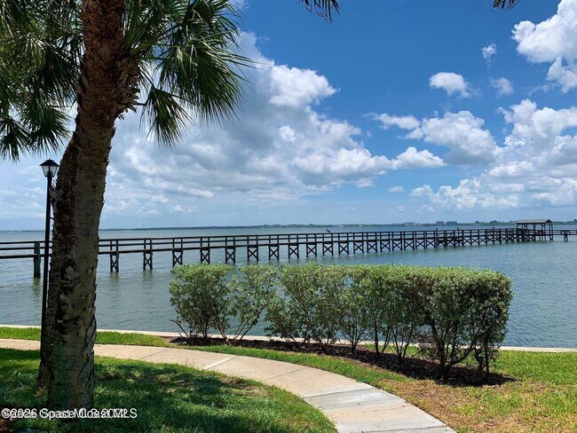 Building Photo - 3291 River Villa Way