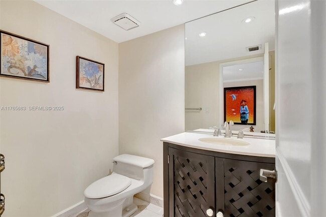 Building Photo - 520 Brickell Key Dr