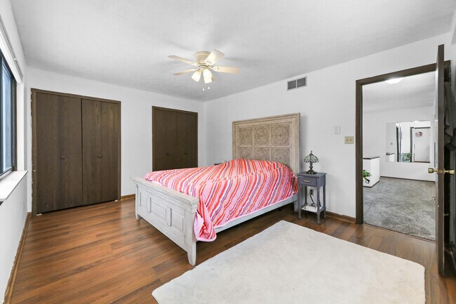 Upstairs bedroom - 1098 Big Valley Dr