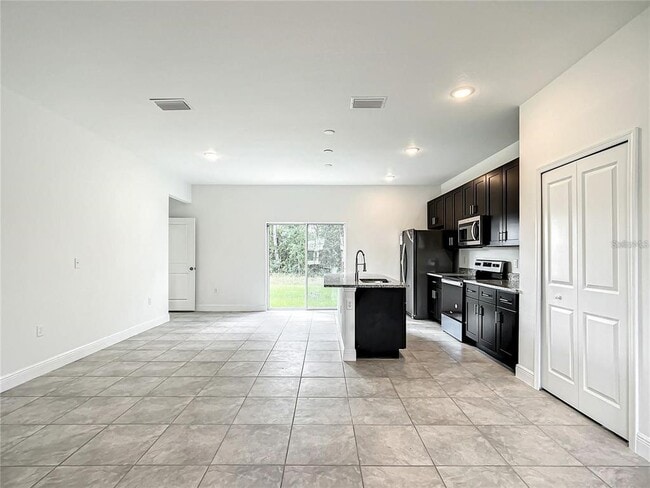 Building Photo - 406 Marion Oaks Trail