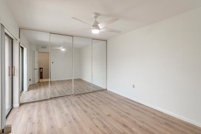 Building Photo - 1607 16th Ln