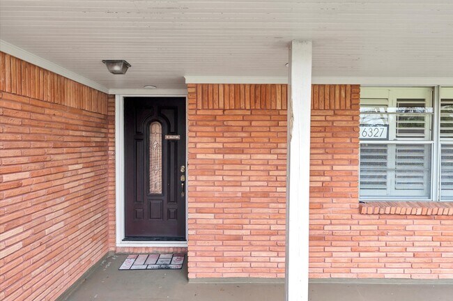 Building Photo - 6327 Wynnwood Ln