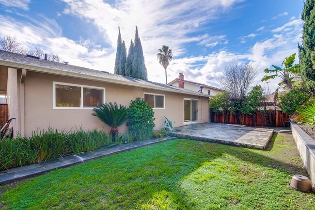 Building Photo - Beautifully Updated 3 Bed 2 Bath Home in Prime Milpitas Location!