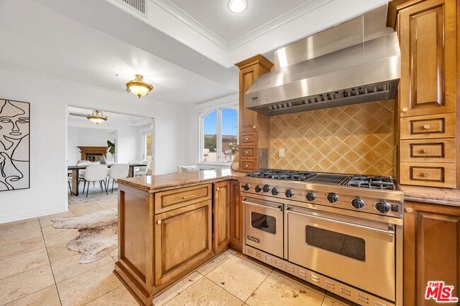 Building Photo - 871 Granville Ave