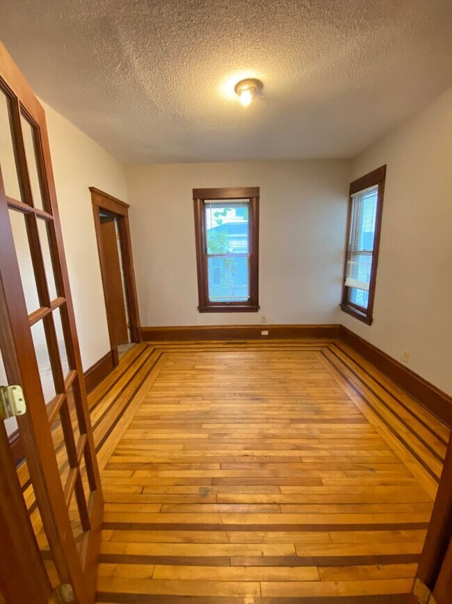 Building Photo - 4 Bdr/2Bath Spacious Home Available