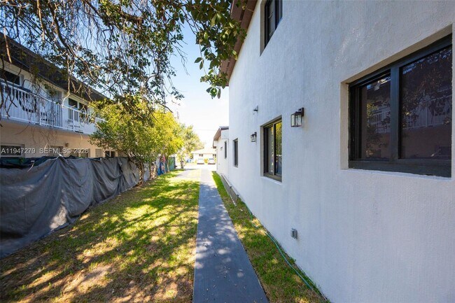 Building Photo - 742 NW 70th St