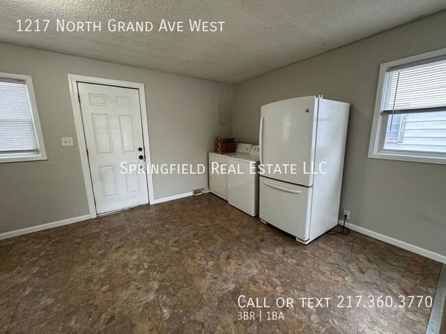 Building Photo - Cozy 3 Bed, 1 Bath Home with Main Floor La...